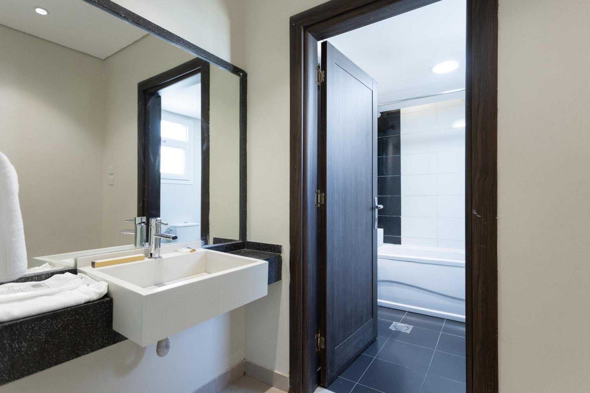 Resort Al Jar - Families Only Rayyis